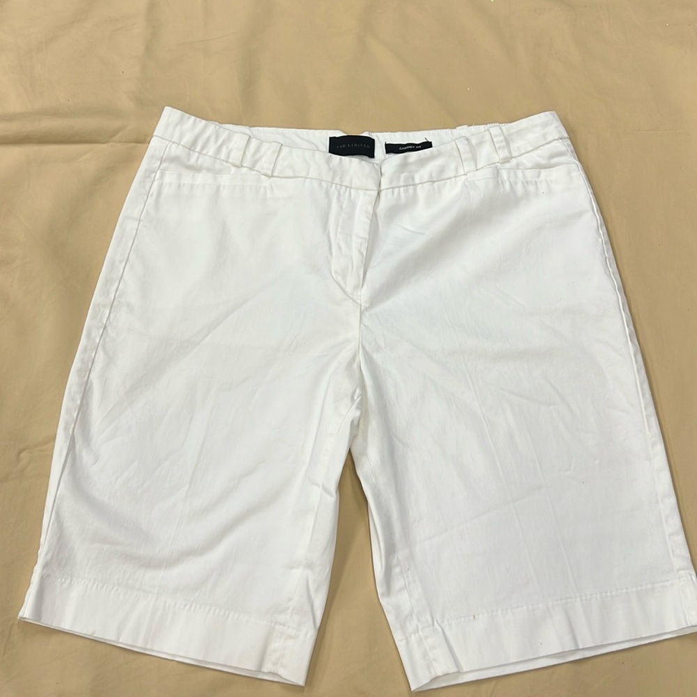 Women’s shorts. White size 10 classic fit. The Limited.